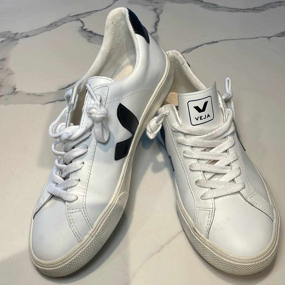 Veja Vegan Leather Sneakers Size 7